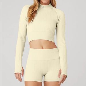 alo yoga cable knit king sleeve top